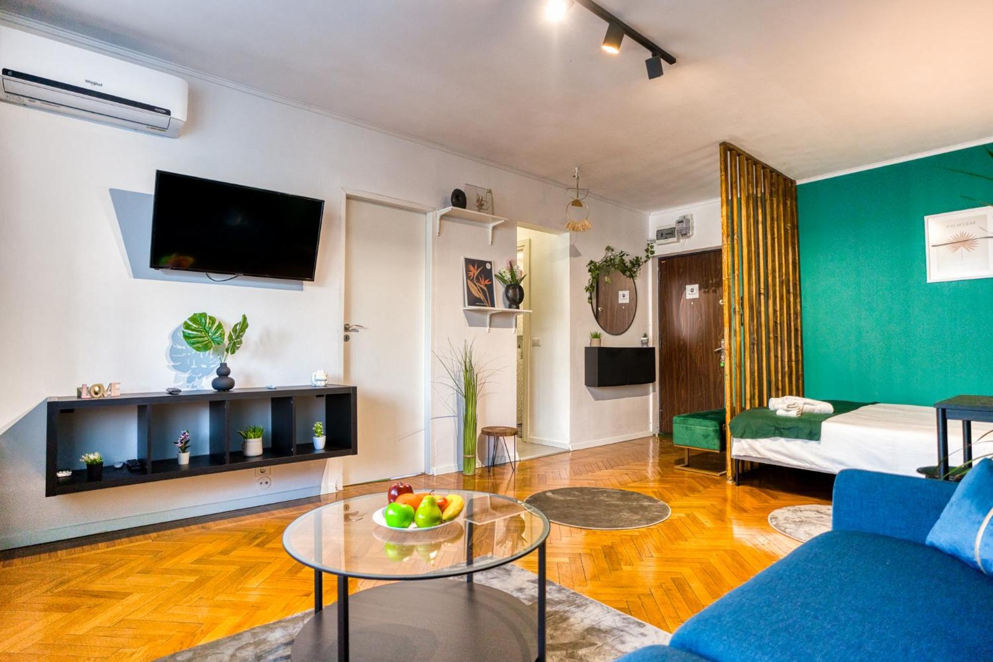 Hacienda Royal Palace - Central Designer Apartment Bukares Bagian luar foto