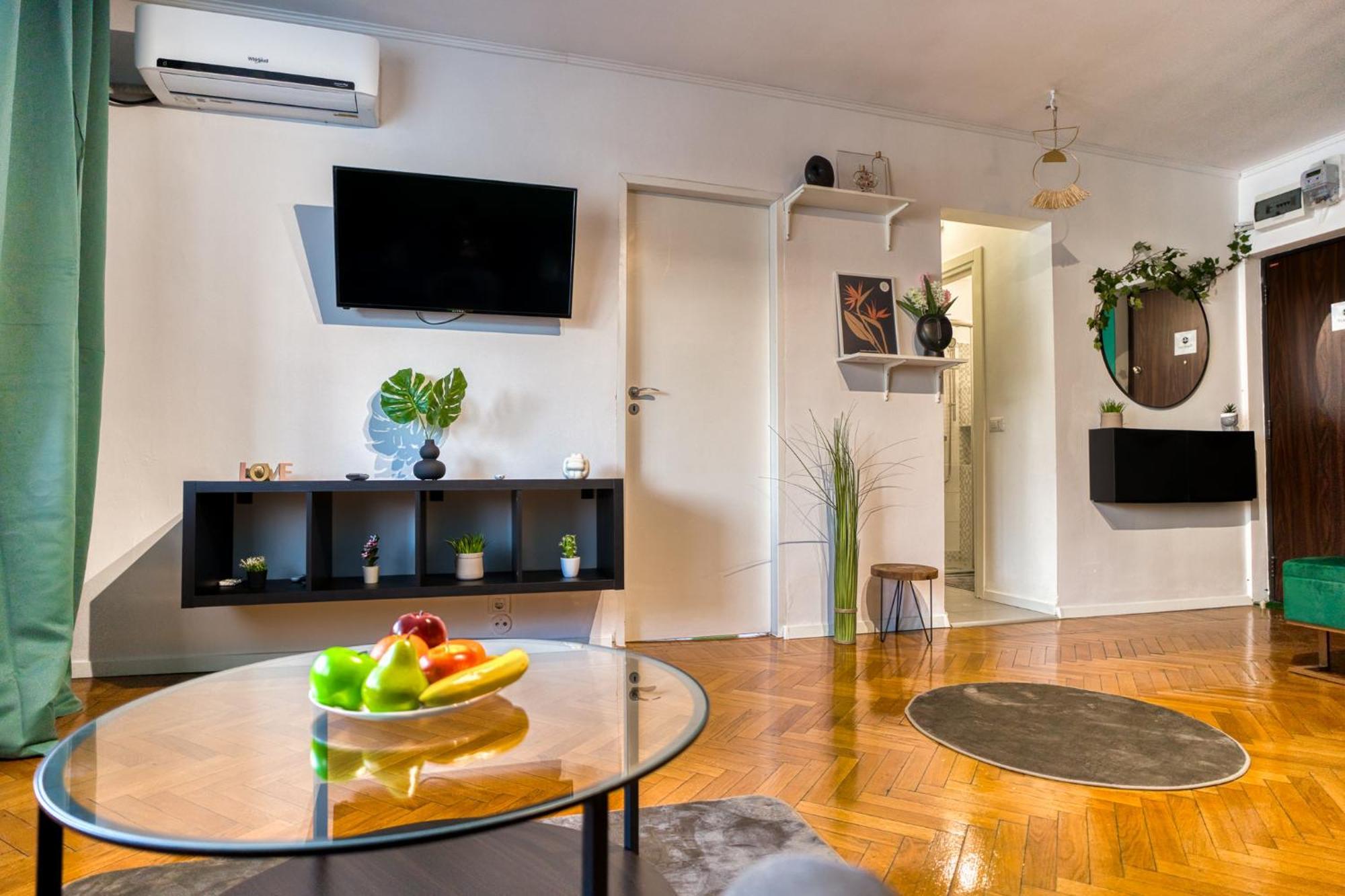 Hacienda Royal Palace - Central Designer Apartment Bukares Bagian luar foto